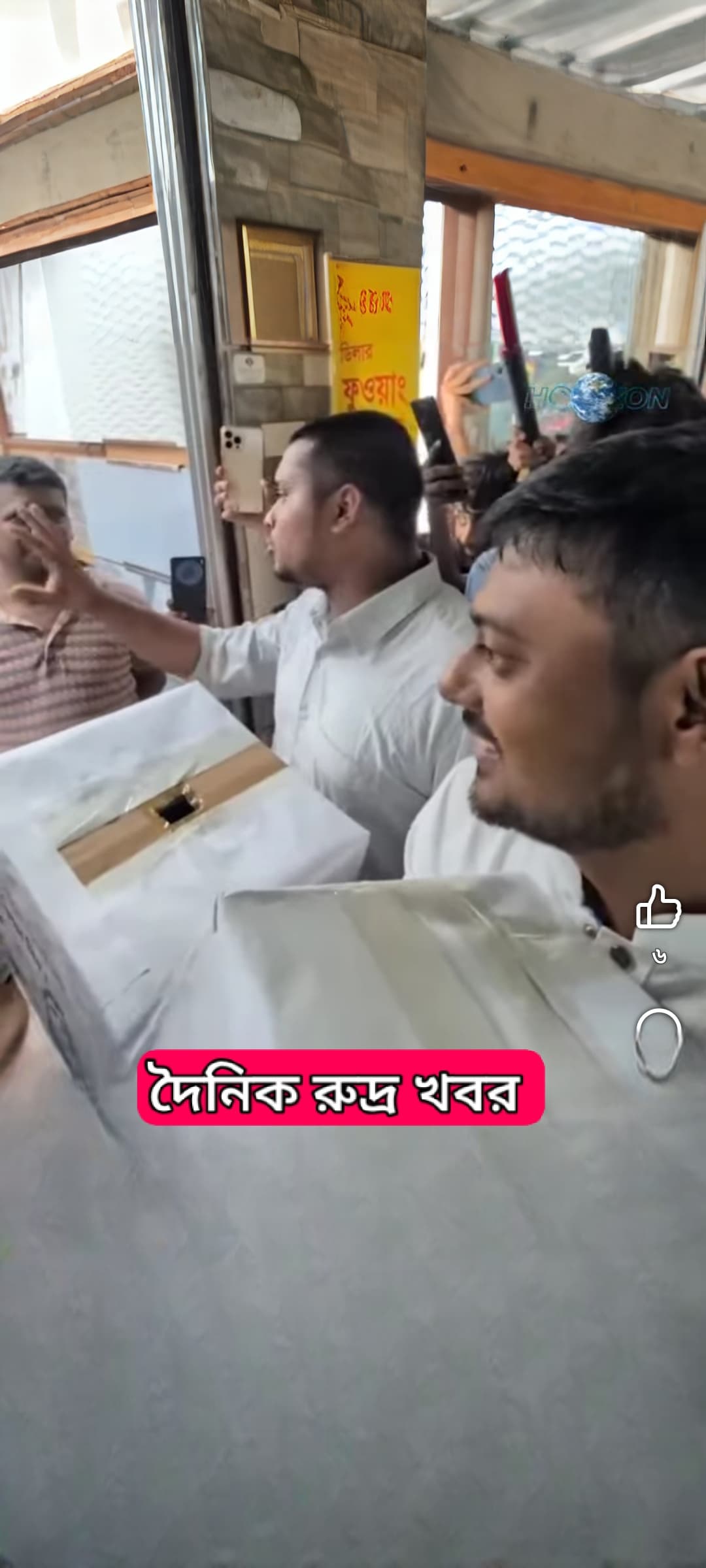 চাঁদাবাজদের জন্য দোকানে ‘ভিক্ষার বাক্স’!